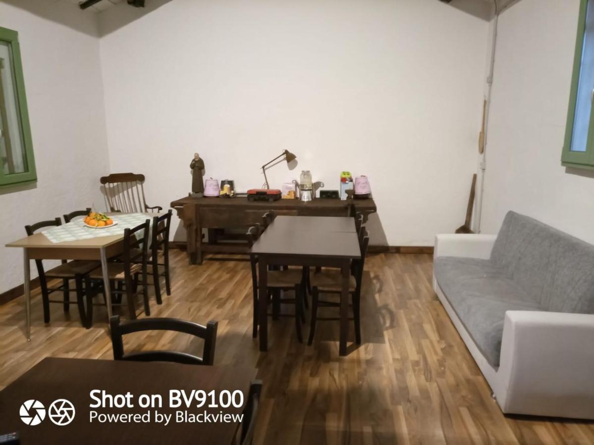 Antico Casolare Da Francesca Hotel Porto Viro Bagian luar foto